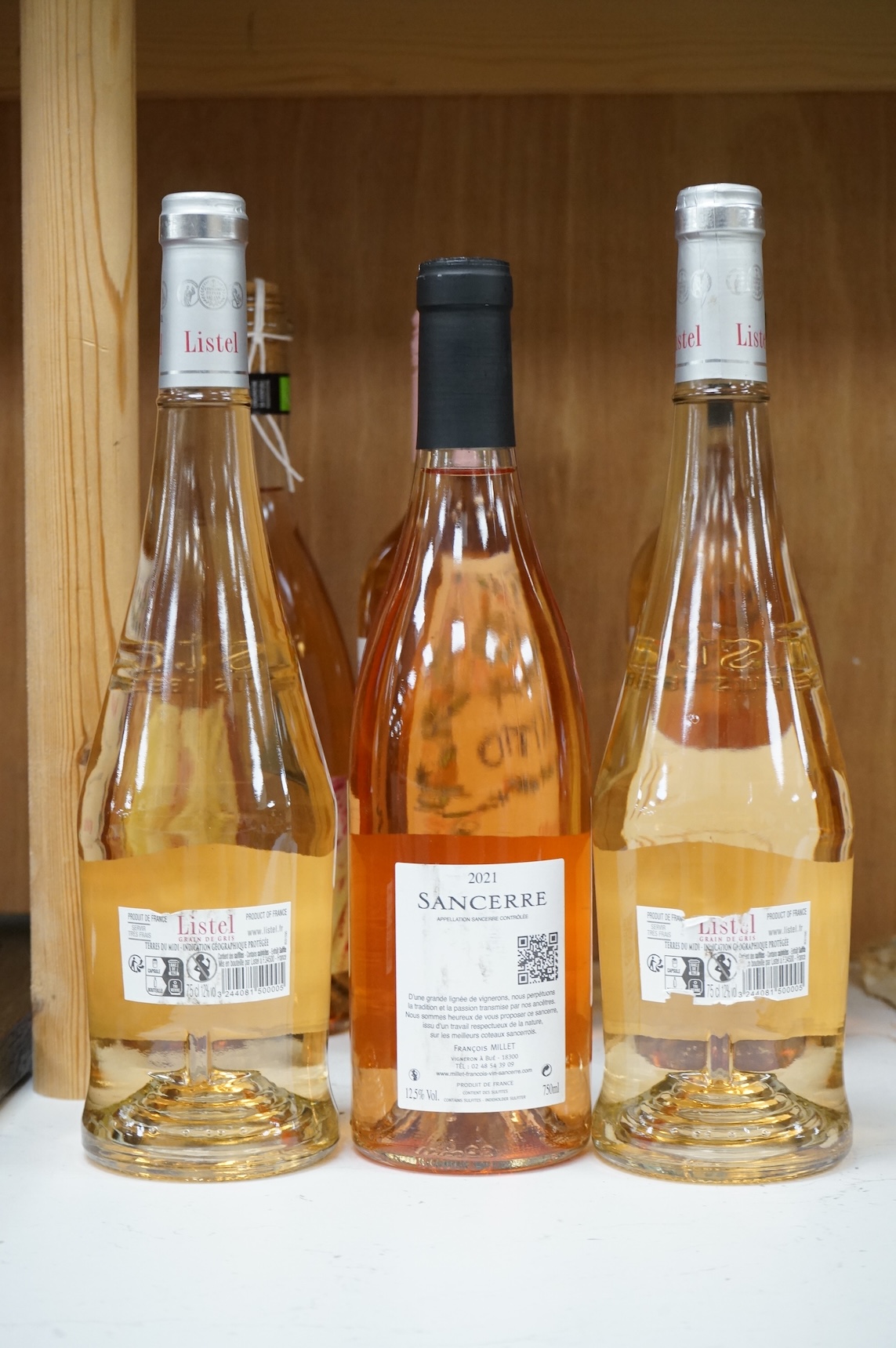 Eight bottles of rosé wine to include Sancerre